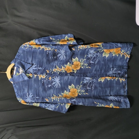 Pierre Cardin Other - Pierre Cardin size medium 100% rayon Hawaiian shirt (INM001)